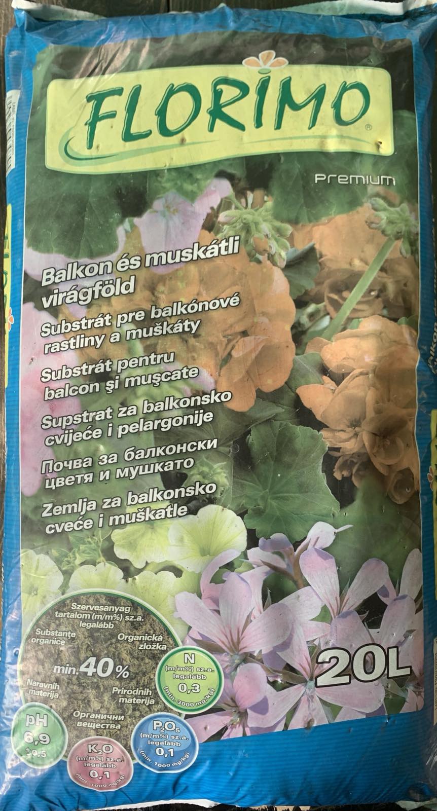 Balkon és muskátli föld