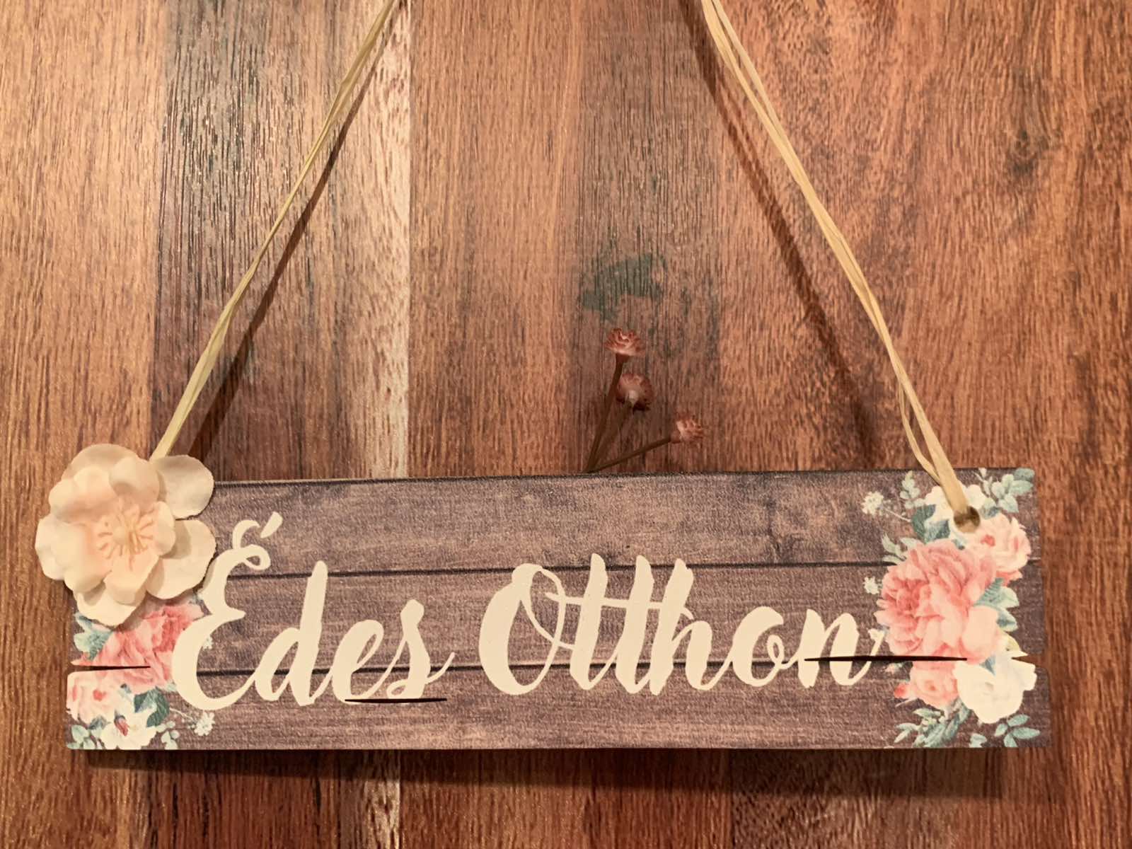 Édes otthon tábla